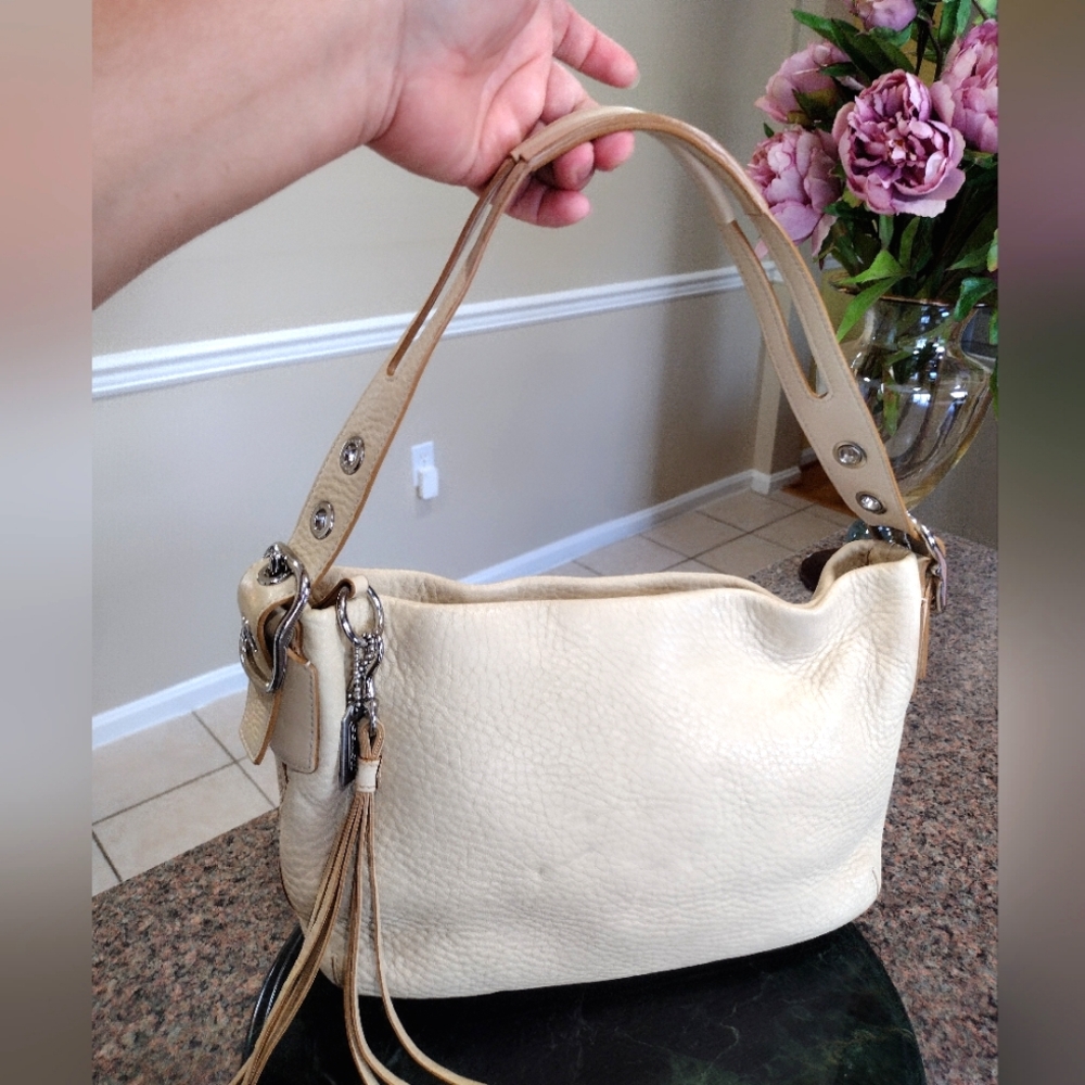 Coach East West Tassel Pebble leather beige Shoulder bag - Picture 1 of 17